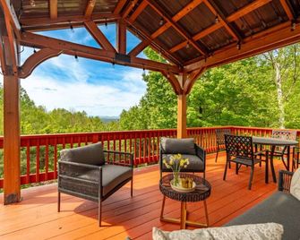 Mountain Views, Hot Tub near Hiking, Ski & Santa`s Village - Jefferson - Balcony
