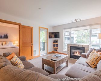 Blackcomb Ski-in/out | Smart TV | Gas fireplace - Whistler - Pokój dzienny