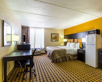 Clarion Pointe Lake Jackson - Clute - Lake Jackson - Bedroom