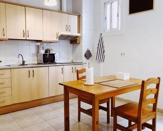 Central Market Apartment - Calella - Kitchen