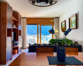 Barthe Holidays I Apartamento céntrico en Escaldes 4PAX I Ideal parejas, Terraza y confort I Manhattan - Les Escaldes - Sala de estar