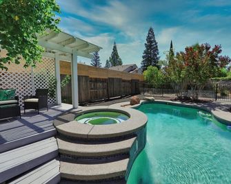 Home with Pool/Spa and Air Hockey Table - Roseville - Pool