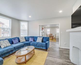 Lovely Pittsburgh Apartment about 5 Mi to Downtown! - Pittsburgh - Wohnzimmer