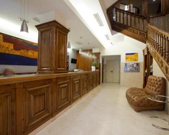 Hotel Don Curro - Málaga - Front desk