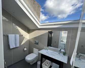 Sun Street Aparthotel - Lancaster - Bathroom