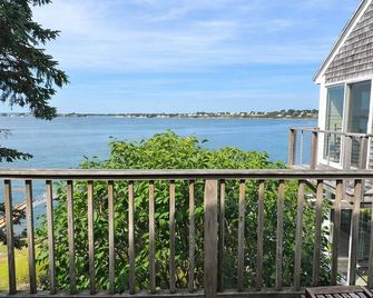 Perfect spot for a couples get-away, ocean views from the balcony and sitting area - Bailey Island - Balcón