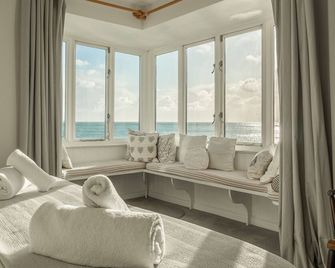 A dream seaside escape perfect for taking in the beauty of the Cornish coastline - Lizard (Inglaterra) - Sala de estar