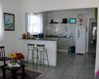 Pousada Decarli Executiva Aeroporto Florianópolis - Florianópolis - Cozinha