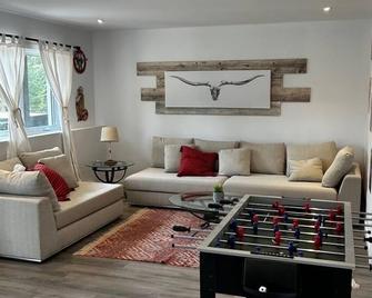 Chalet Attrayant Avec lac à Proximité, a 30min des Pistes de ski - Wentworth-Nord - Sala de estar