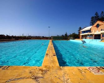 Beach Park Motel - Wollongong - Piscina
