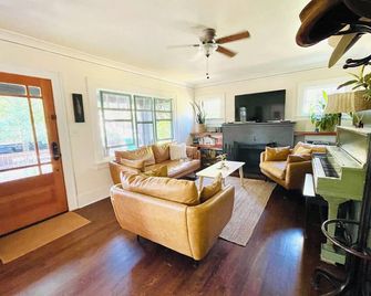 Portland Escape - Portland - Salon