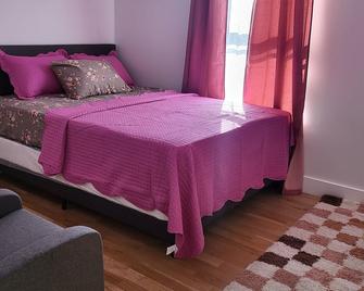 Tkc Villa - Newark - Habitación