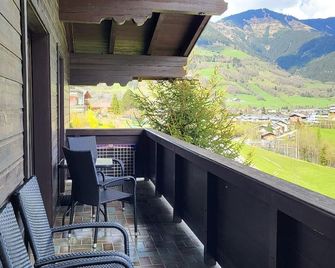 Spacious two bedroom apartment with balcony - Bruck an der Großglocknerstraße - Balkon