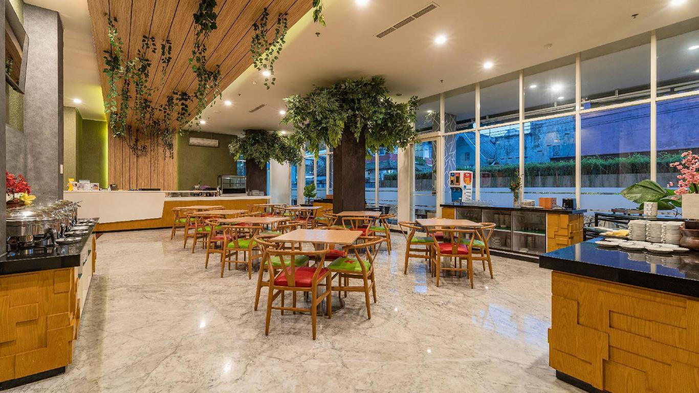 Ascent Hotel & Cafe Malang
