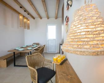 Muses of art Villas - Afántou - Eetruimte