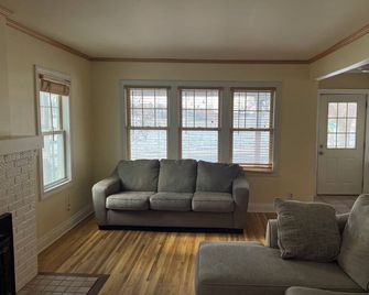 The Yellow Lakeside Cottage - Albert Lea, Mn - Albert Lea - Wohnzimmer