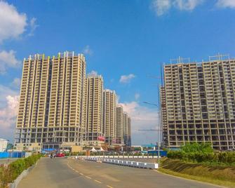 Comfy and Modern 2BR at Meikarta Apartment - Cikarang - Building