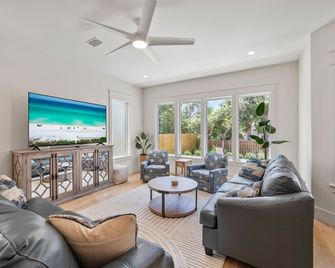 Sand Wand 5 Bedroom Home - Kinston - Pokój dzienny