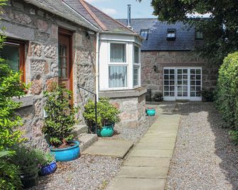 Pine Tree Cottage - Uk45925 - Ballater