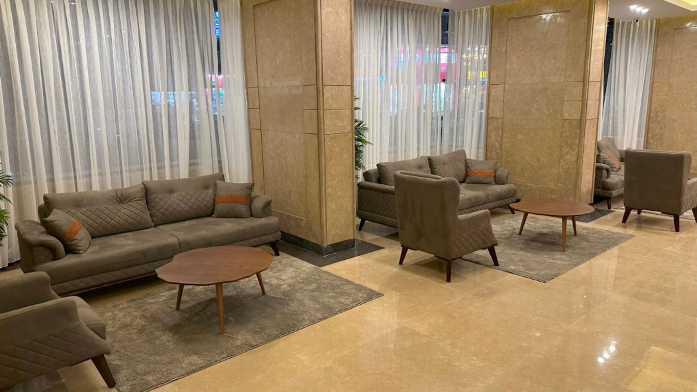 Pyramids Plaza Hotel