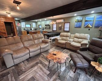 Family Friendly River Cottage - Old Forge - Salónek