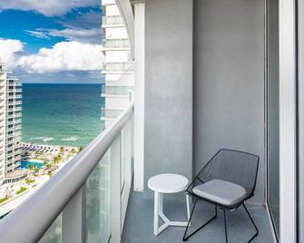 High Floor Luxury 2br 2ba, Sleeps 6, Resort Access - Horizon By Homestakes Stays - Fort Lauderdale - Balcón