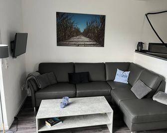 Apartment or Holiday home with private beach at the lake in Aurich-Tannenhausen - Aurich - Sala de estar