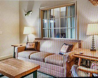Table Rock Lake - Big Cedar - On Table Rock Lake - Ridgedale - Living room