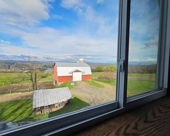 Newly Renovated Farm House with Lake View - Montour Falls - Balcony