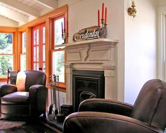 Luxurious Glamping Property with Hot Tub and Private Pond near Santa Rosa, California - Occidental - Sala de estar