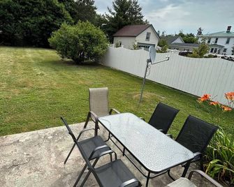Cute Clayton Village Apartment. Dog friendly. With Boat Parking. - Clayton - Patio