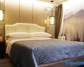 Vienna Hotel Kunming Beijing Road Chuanxin Gulou Metro Station - Kunming - Bedroom