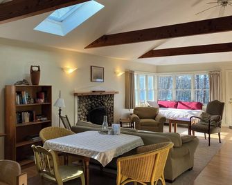 Woodbine Cottage, The Heart Of Harpswell - Harpswell - Living room