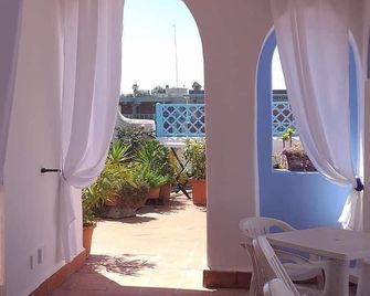 Studio, first sea line, large terrace (Ginestra) - Anzio - Balkon