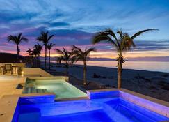 Beautiful New Beachfront home near Costa Palmas (Four Seasons) on the Eastcape - La Ribera - Piscina