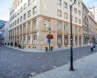 Downtown pedestrian zone apartment - Bratislava - Building