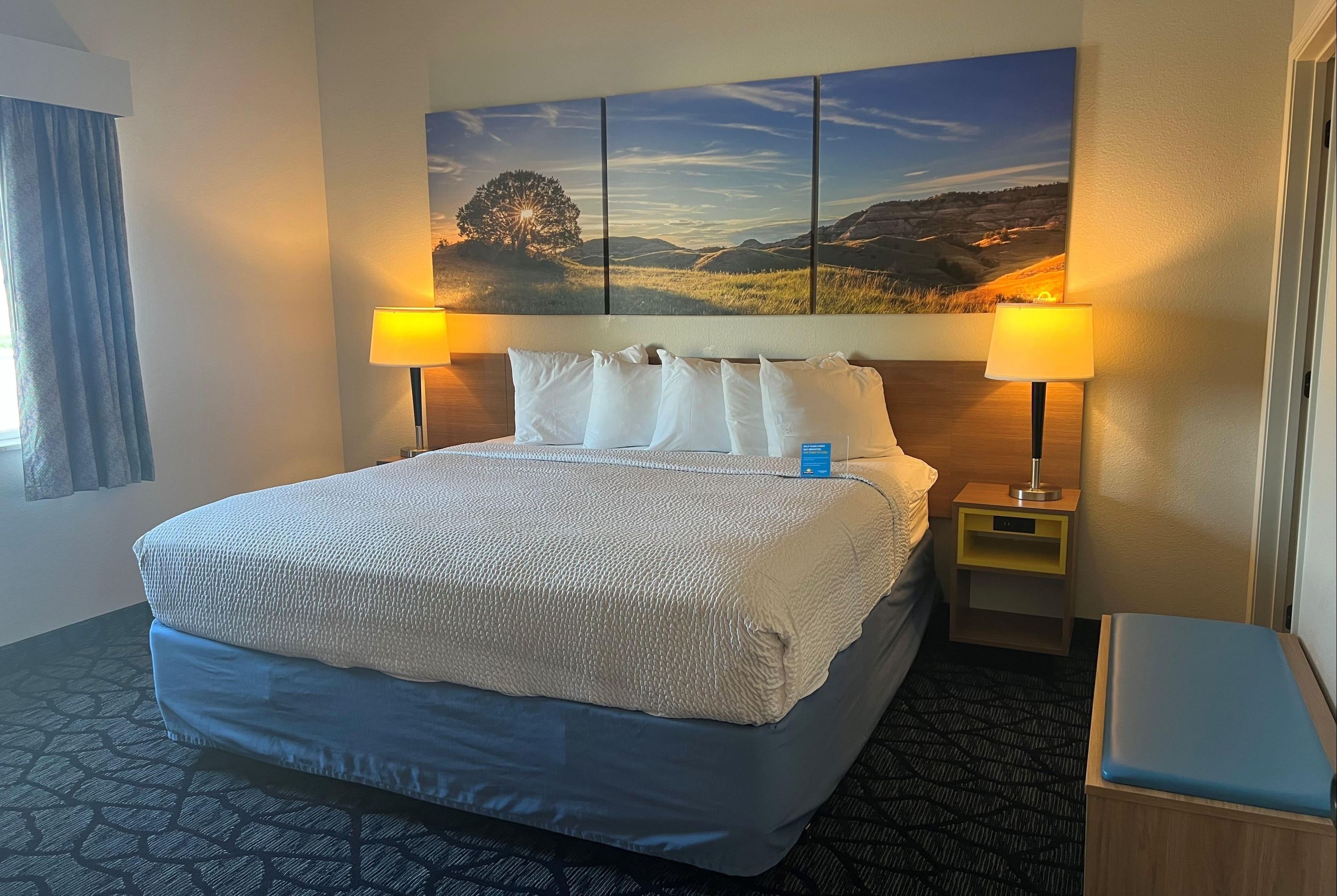 Days Inn & Suites by Wyndham Columbus NE - Columbus - Schlafzimmer