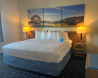 Days Inn & Suites by Wyndham Columbus NE - Columbus - Habitación