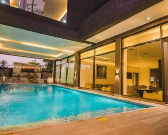 The Safron Hotel - Lagos - Pileta