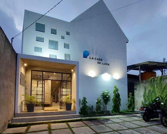 La Casa De Luna - Waikabubak - Edificio