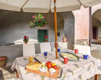 Beautiful home in Castagnetoli with WiFi - Mulazzo - Patio