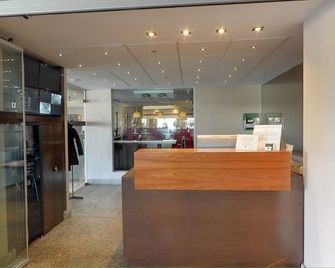 호텔 모야 - 나발모랄 데라 마타 - 프론트 데스크