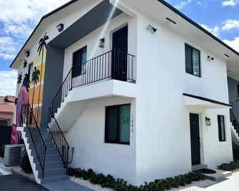 Modern Escape at Wynwood: Your Comfort Sanctuary - Miami - Building