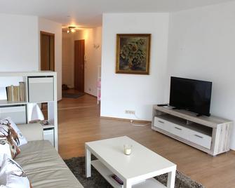 Modern apartment with a sun terrace and a view of the Black Forest - Bad Wildbad - Sala de estar