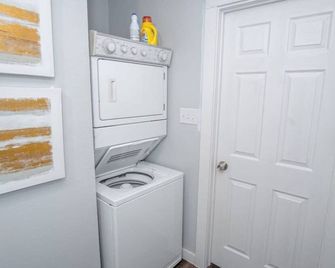 Remodeled Historic 1br1ba House Near Dow - San Antonio - Laundry facility