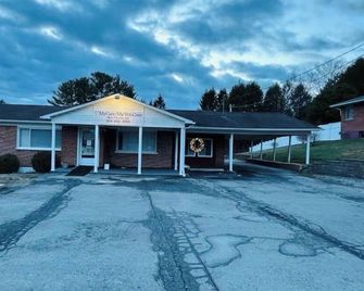 Charming 2-BR basement apartment, central to National Park, close to interstate - Beckley - Bygning