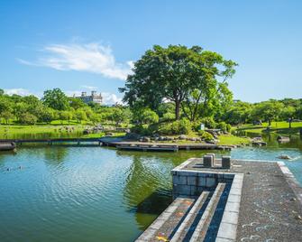 Play B&B - Wujie Township