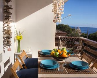 Newly Refurbished Apartment On The Mediterranean Fishermens Port Of Cala Figuera - Cala Figuera - Balcon