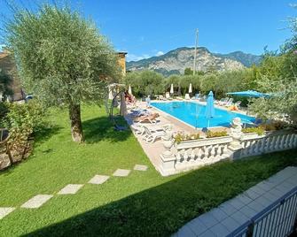 Hotel Villa Isabella - Brenzone - Piscina