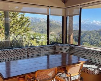 Big Sur • 'On a Clear Ridge you can see forever.' - Big Sur - Balcón